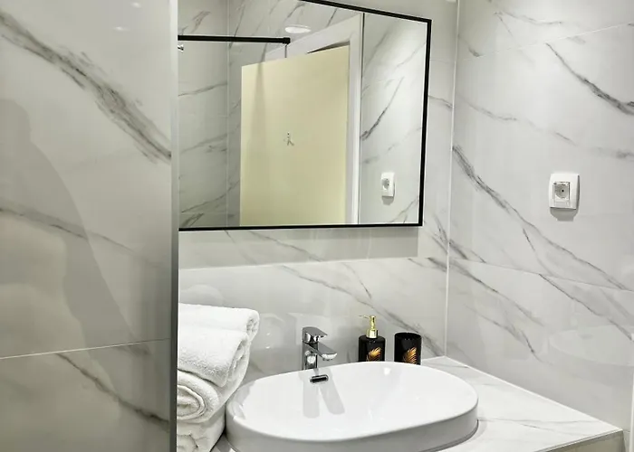 Crolivia Near Arena, Center Of