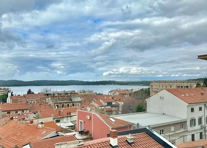 Crolivia Near Arena, Center Of