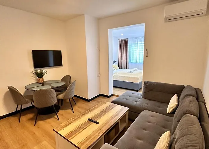 Crolivia Near Arena, Center Of * Pula